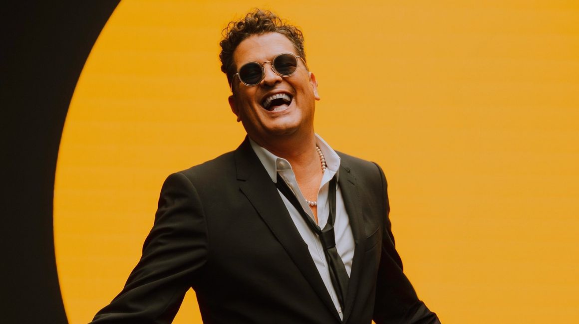 Carlos Vives Recibe El Premio Persona Del A O De La Academia