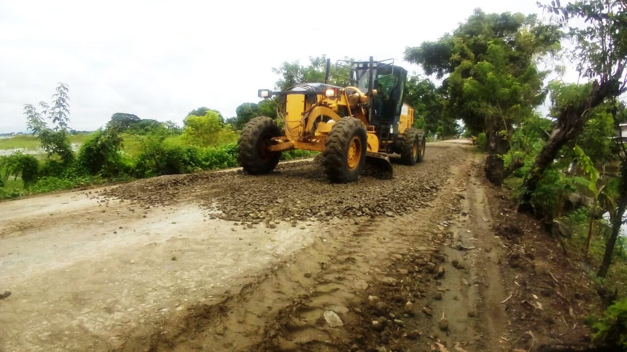 Guayas: Ejecución de trabajos viales en zona agrícola de Salitre