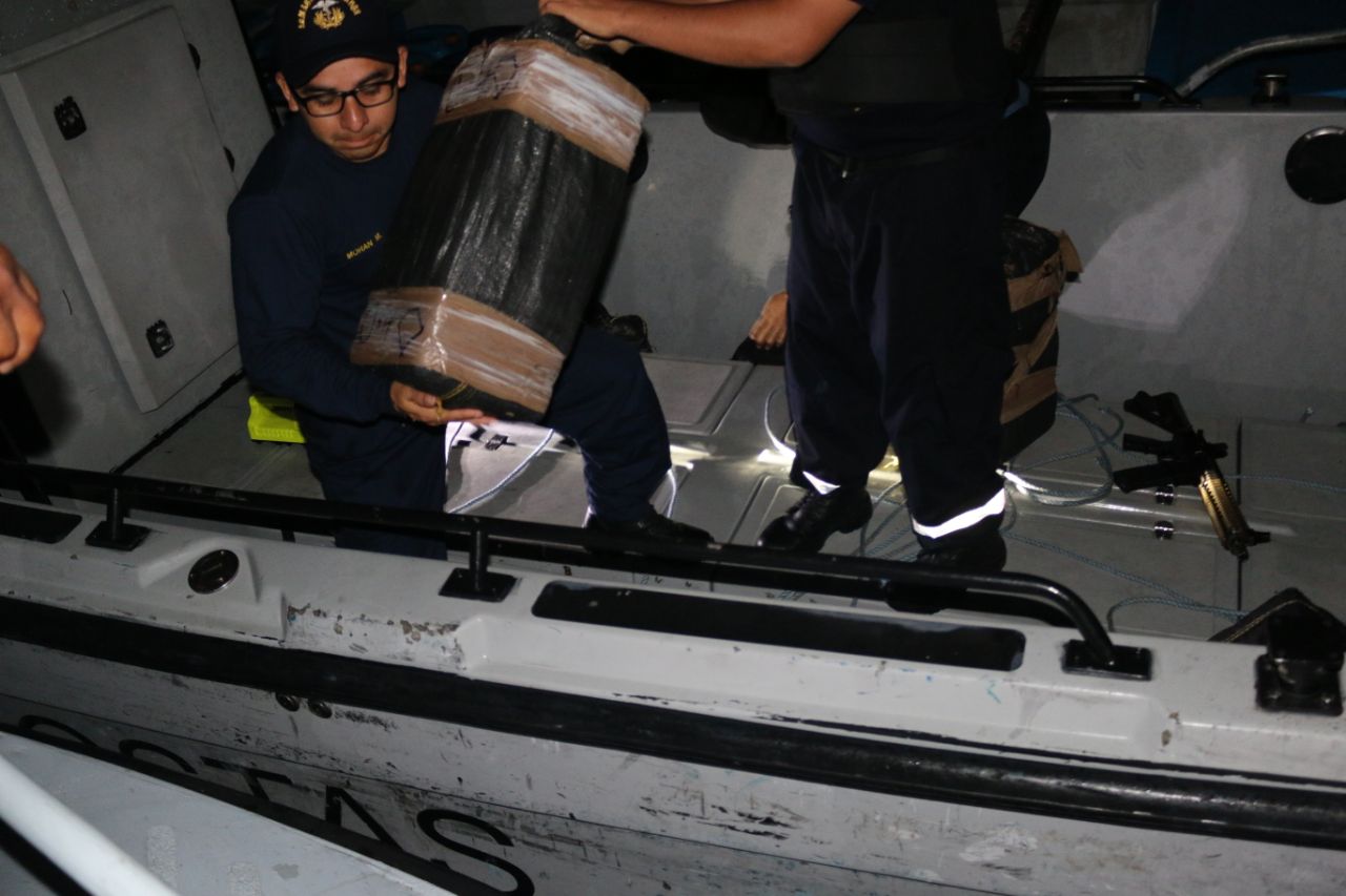 Armada del Ecuador decomisó droga frente a las costas de Esmeraldas