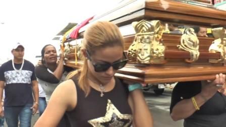 La venezolana Lorena Cardozo finalmente fue sepultada en Manta