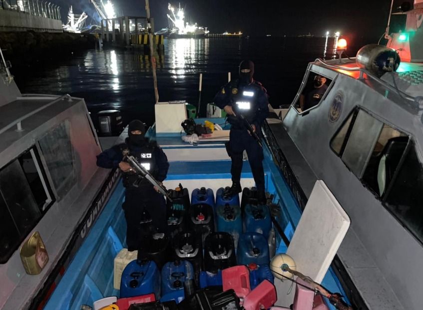 Armada incautó combustible en las costas de Manta