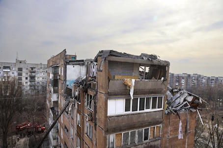 Rusia bombardea áreas de Ucrania donde prometió reducir las operaciones