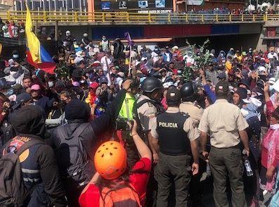 Asamblea Nacional rodeada por manifestantes