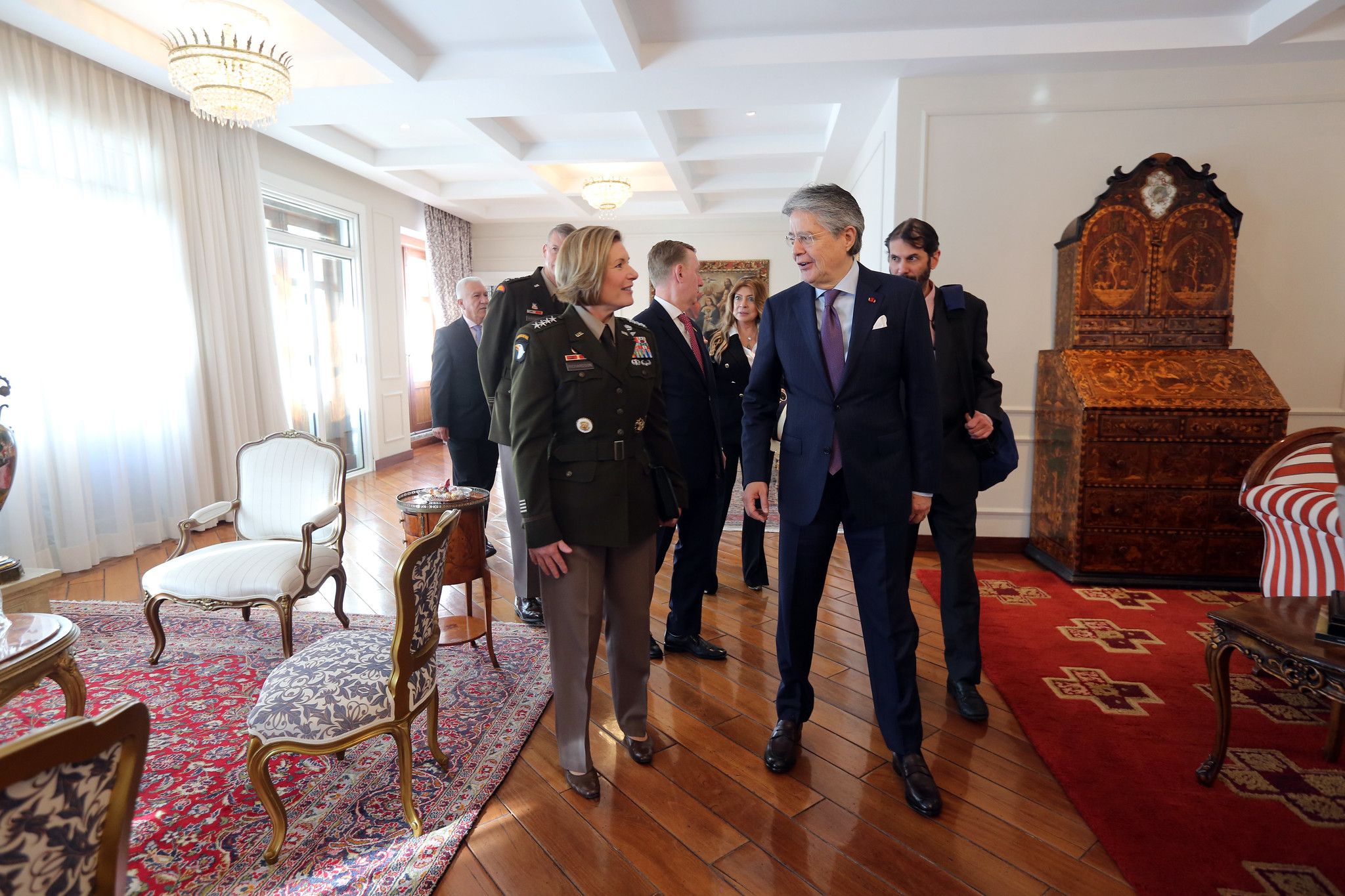 El presidente de Ecuador se reúne con la comandante del Comando Sur de EEUU
