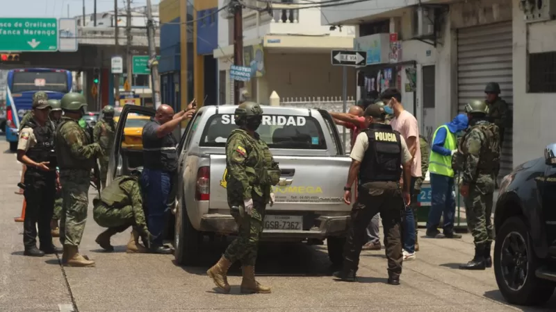 «Mátame si quieres, no te tengo miedo»: las bandas armadas que usan las extorsiones para amenazar a los habitantes de Guayaquil