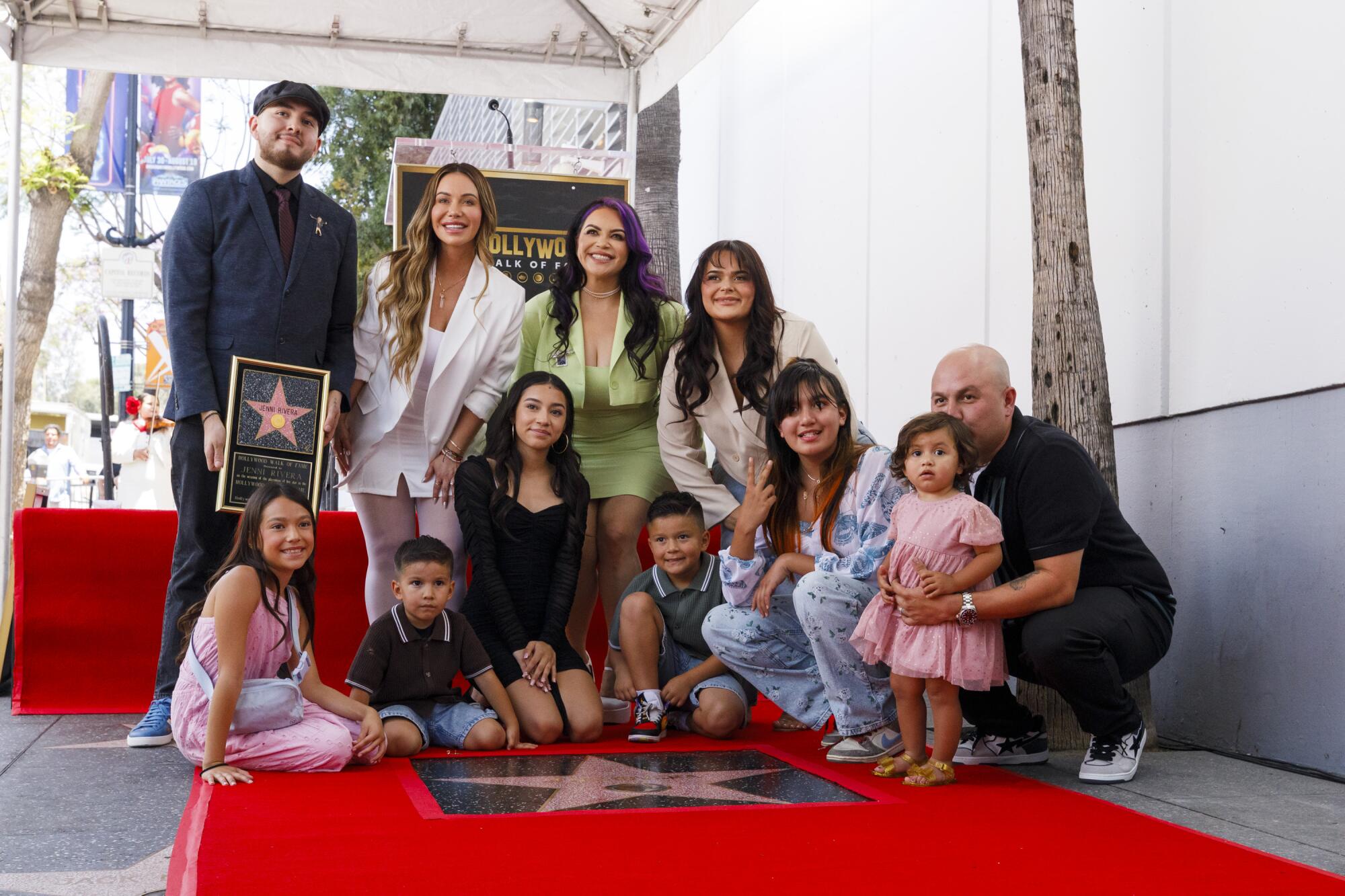 Jenni Rivera en el paseo de la Fama!: Gloria Trevi, Chiquis y toda la  familia Rivera rinden homenaje a la 