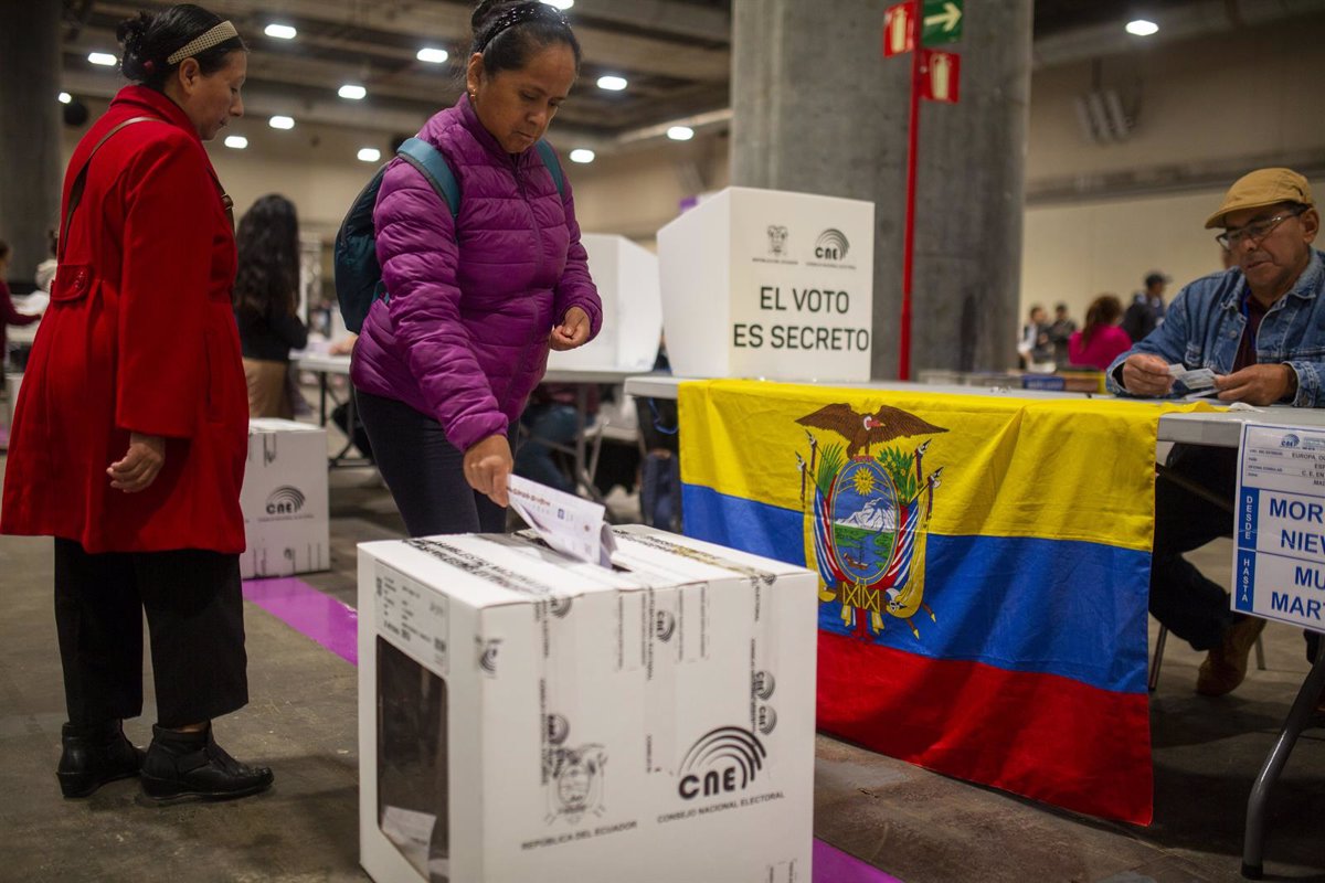 Elecciones en Ecuador 2025 Consejo Nacional Electoral aprobó diseños