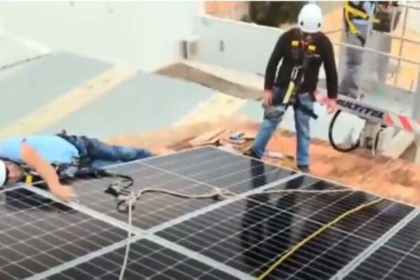 Demanda de paneles solares por crisis energética en Ecuador