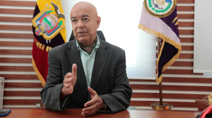 El general Luis Hernández, exministro de Defensa y veterano de la Guerra del Cenepa, falleció este 9 de febrero de 2025. El Ejército Ecuatoriano confirmó su deceso y expresó su profundo pesar por la partida de un líder clave en la historia militar del país.